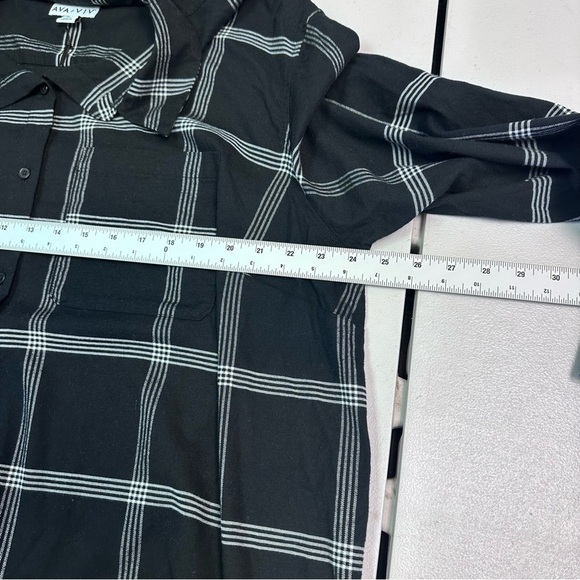 Ava & Viv Black and White Casual Button Down Shirt - Picture 3 of 6